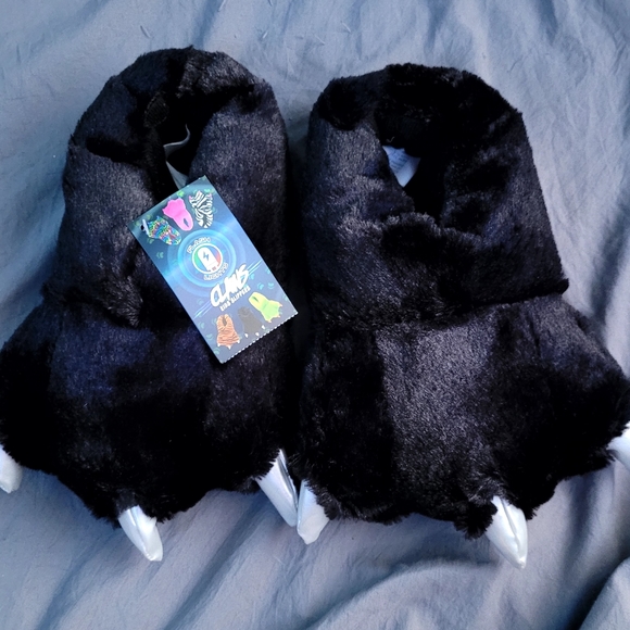 Slippers - Picture 1 of 3